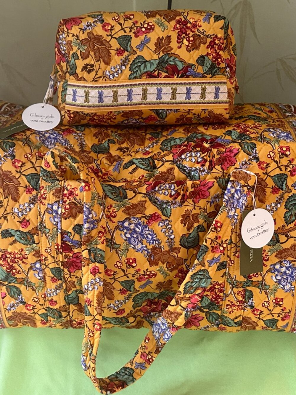 VERA BRADLEY x GILMORE GIRLS LARGE ORIGINAL DUFFEL BAG + COSMETIC BAG (SET):NWT - Picture 6 of 15